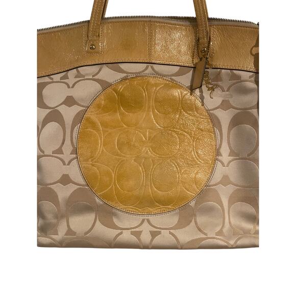 Coach Laura Signature Tote bag in beige and champagne fabric - Vintage